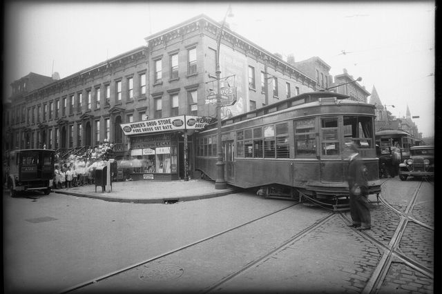 A streetcar jumps the tracks on Nostrand and Putnam, 1931